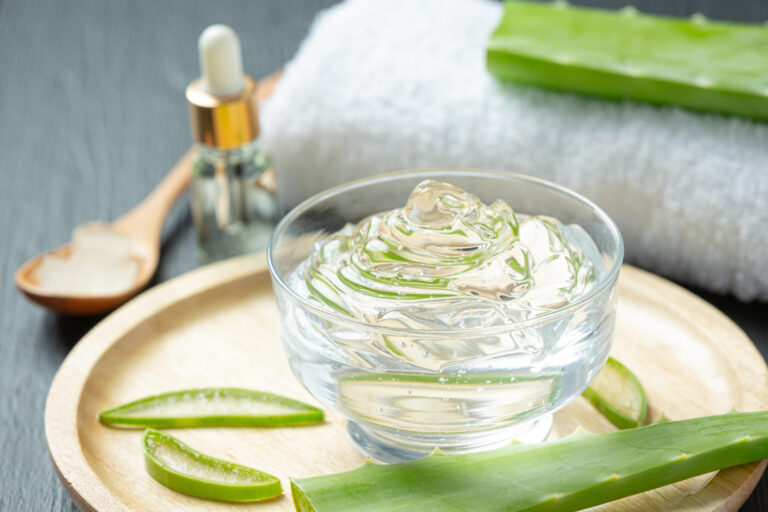 How to use aloe vera gel on face at night
