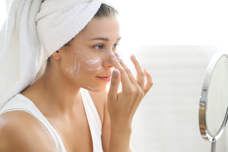 7 Best Sunscreens for Oily Skin in India: Lightweight, Non-Greasy, and Non-Comedogenic